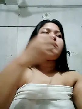 Snapshot of Nusrat-N chatting on 04.23.26 Nusrat-N online show from 04.23.26