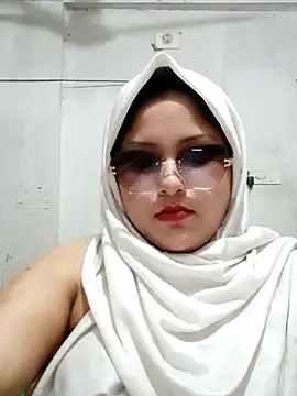 Snapshot of Nusrat-N chatting on 04.26.26 Nusrat-N online show from 04.26.26