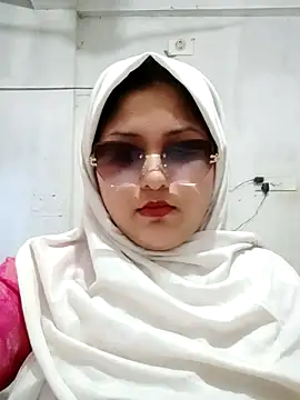 Snapshot of Nusrat-N chatting on 04.27.26 Nusrat-N online show from 04.27.26