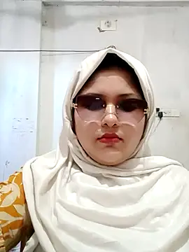 Snapshot of Nusrat-N chatting on 05.11.26 Nusrat-N online show from 05.11.26