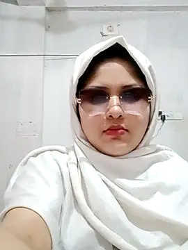 Snapshot of Nusrat-N chatting on 05.13.26 Nusrat-N online show from 05.13.26