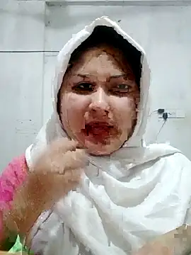 Snapshot of Nusrat-N chatting on 05.14.26 Nusrat-N online show from 05.14.26