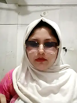 Snapshot of Nusrat-N chatting on 05.18.26 Nusrat-N online show from 05.18.26