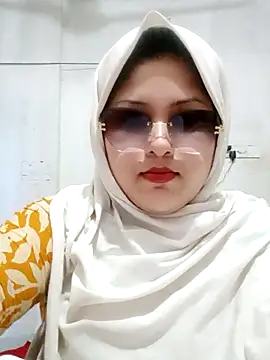 Snapshot of Nusrat-N chatting on 05.19.26 Nusrat-N online show from 05.19.26