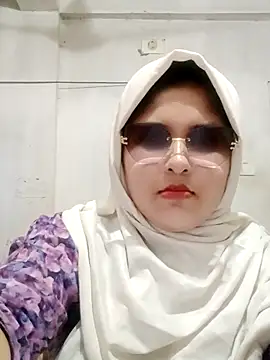 Snapshot of Nusrat-N chatting on 05.20.26 Nusrat-N online show from 05.20.26