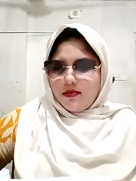 Snapshot of Nusrat-N chatting on 05.20.26 Nusrat-N online show from 05.20.26