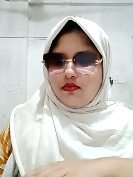 Snapshot of Nusrat-N chatting on 05.21.26 Nusrat-N online show from 05.21.26