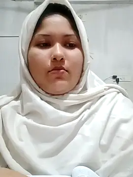 Snapshot of Nusrat-N chatting on 05.22.26 Nusrat-N online show from 05.22.26