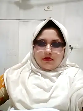 Snapshot of Nusrat-N chatting on 05.25.26 Nusrat-N online show from 05.25.26