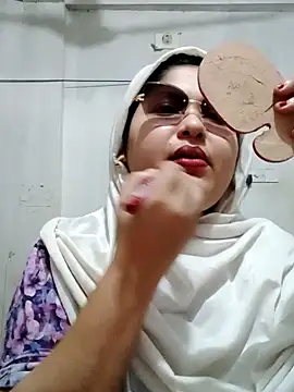Snapshot of Nusrat-N chatting on 05.29.26 Nusrat-N online show from 05.29.26