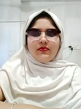 Snapshot of Nusrat-N chatting on 05.31.26 Nusrat-N online show from 05.31.26