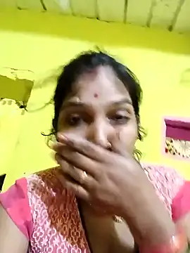 Snapshot of Samiya-143 chatting on 10.29.25 Samiya-143 online show from 10.29.25