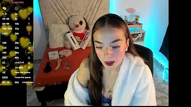 Snapshot of Mia_Victoria22 chatting on 07.23.26 Mia Victoria22 online show from 07.23.26