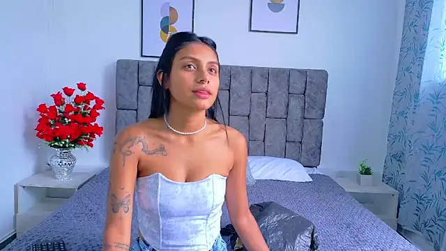 Soffia Konig  online show from 12.15.25