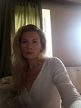 Snapshot of Julia_Giulia chatting on 10.01.25 Julia Giulia online show from 10.01.25