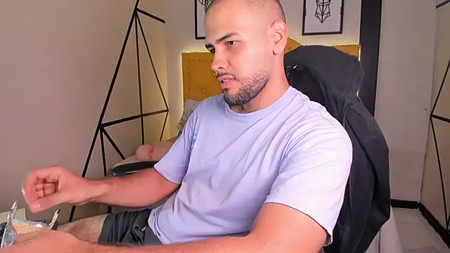 Snapshot of Marcus_Soler chatting on 04.13.26 Marcus Soler online show from 04.13.26