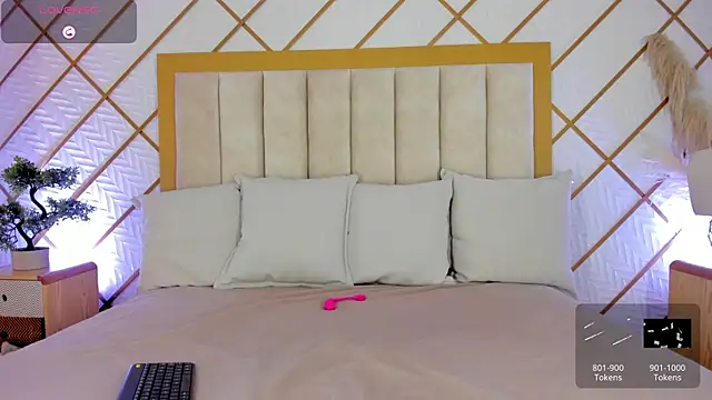 cocoamore online show from 10.18.25