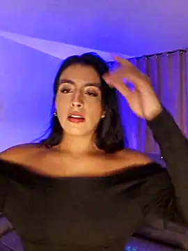 Snapshot of AliishaPss chatting on 11.13.25 AliishaPss online show from 11.13.25