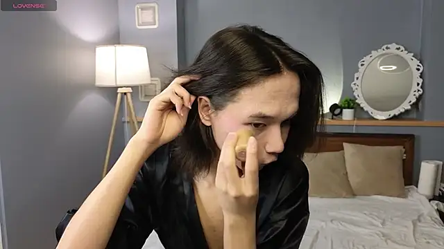 Snapshot of okerriella chatting on 10.16.25 okerriella online show from 10.16.25