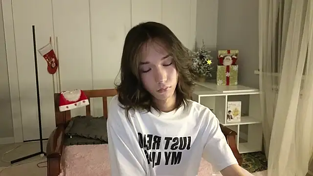 Snapshot of okerriella chatting on 12.20.25 okerriella online show from 12.20.25