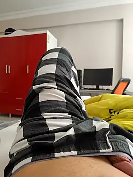 Snapshot of BichromeNonmetal chatting on 02.18.26 BichromeNonmetal online show from 02.18.26