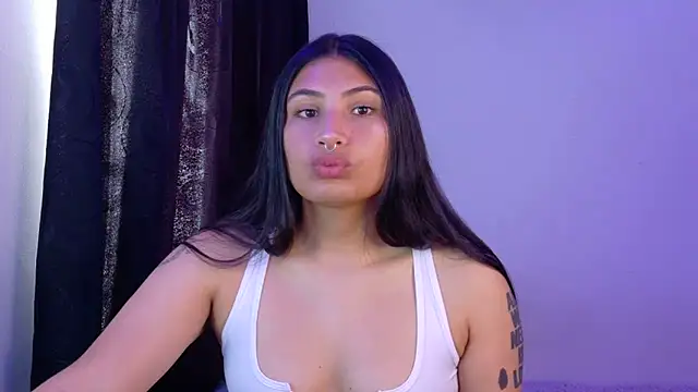 Snapshot of Linda_andrew chatting on 06.17.26 Linda andrew online show from 06.17.26