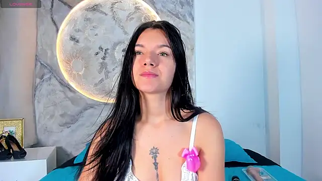 RoxanaBorns  online show from 11.13.25