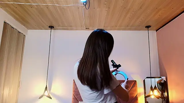 Hanna Lee   online show from 02.05.26