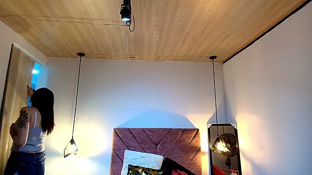 Hanna Lee   online show from 02.07.26