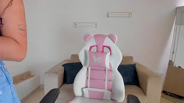 april smiith online show from 09.19.25