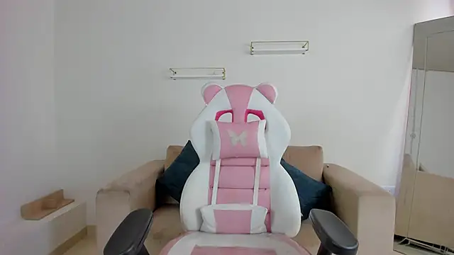 april smiith online show from 11.18.25