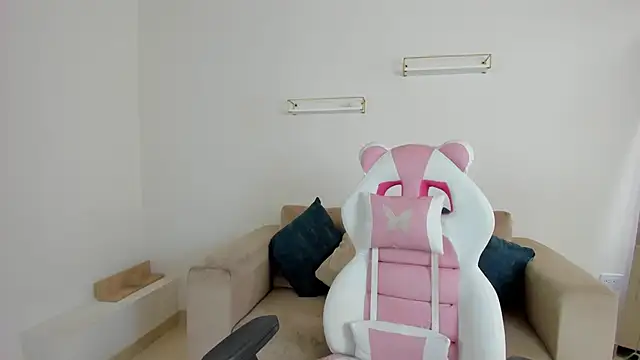 april smiith online show from 11.19.25