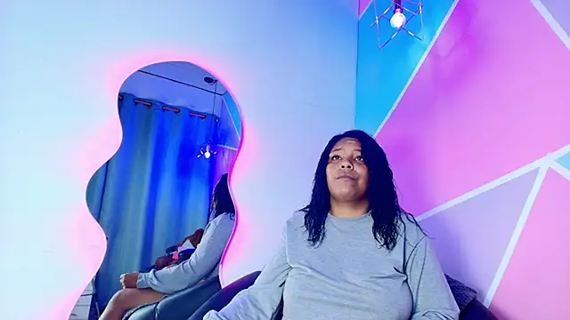 naomi campbel  online show from 11.05.25