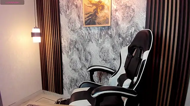 Snapshot of Honeymoon_sariel chatting on 10.15.25 Honeymoon sariel online show from 10.15.25