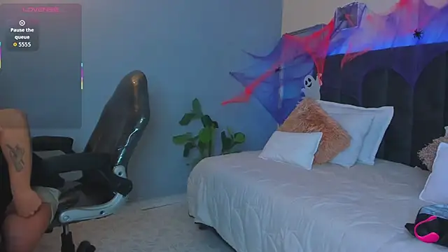 Thomas moon online show from 10.24.25