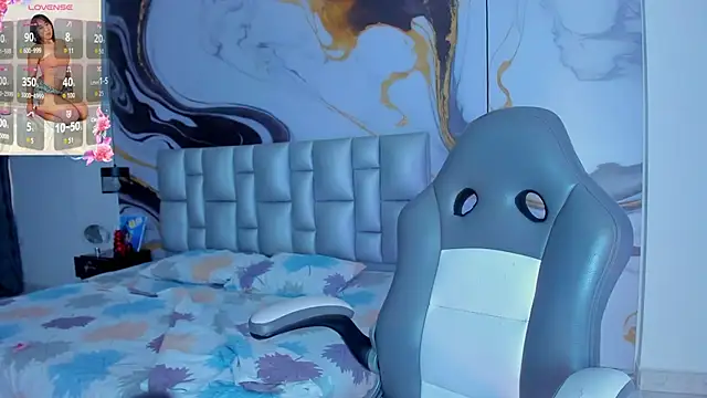 Snapshot of Elowen_Clark chatting on 09.11.25 Elowen Clark online show from 09.11.25