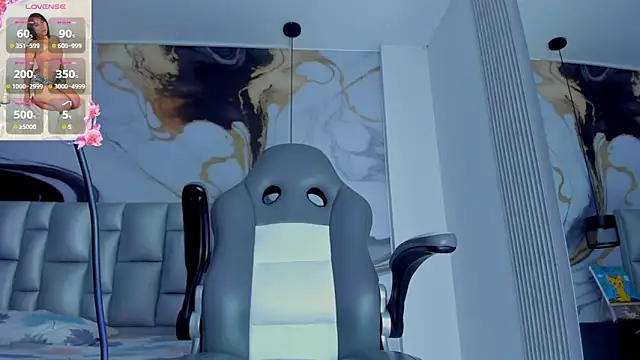 Snapshot of Elowen_Clark chatting on 09.15.25 Elowen Clark online show from 09.15.25