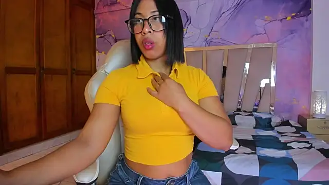 Snapshot of Elowen_Clark chatting on 10.16.25 Elowen Clark online show from 10.16.25