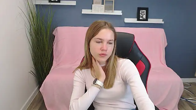 Snapshot of Spicy_Lexi chatting on 10.07.25 Spicy Lexi online show from 10.07.25