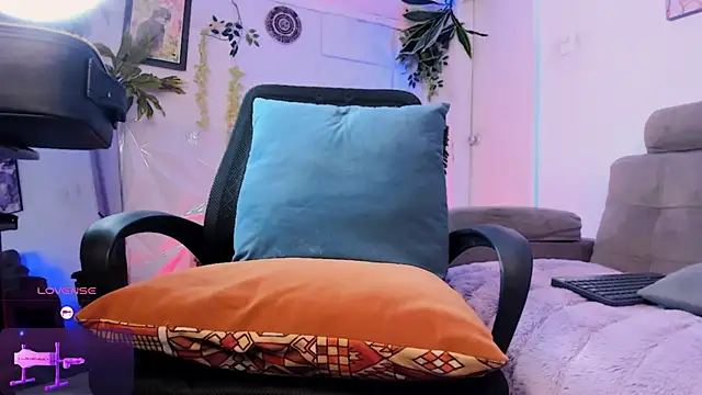 Snapshot of SebastianHilton chatting on 02.01.26 SebastianHilton online show from 02.01.26