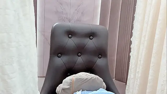 Shenlly online show from 04.04.26