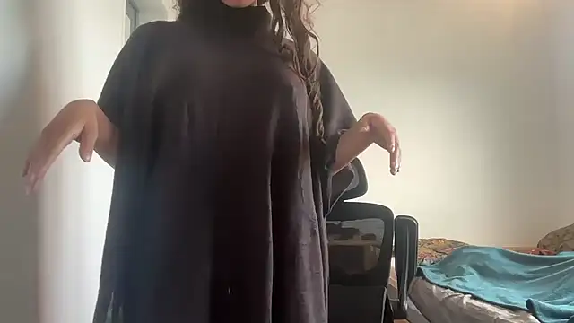 Snapshot of Daphnebby chatting on 10.02.25 Daphnebby online show from 10.02.25