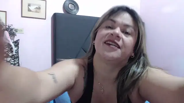 Snapshot of pamela_echeverria chatting on 09.22.25 pamela echeverria online show from 09.22.25