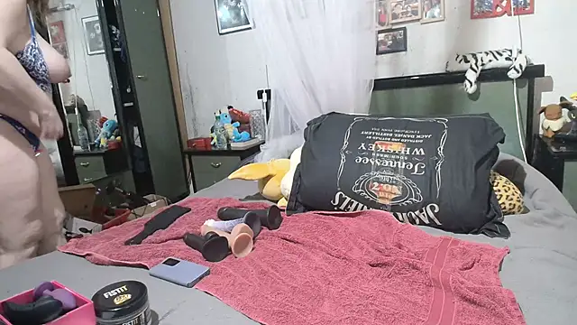 Snapshot of Lilirose-63 chatting on 10.30.25 Lilirose-63 online show from 10.30.25