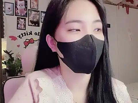 keelinnn19 online show from 10.25.25