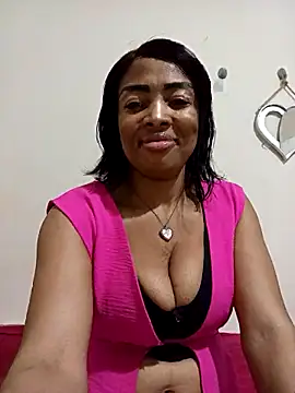 Snapshot of SEXYMOANSXX chatting on 04.23.26 SEXYMOANSXX online show from 04.23.26