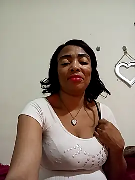 Snapshot of SEXYMOANSXX chatting on 05.11.26 SEXYMOANSXX online show from 05.11.26