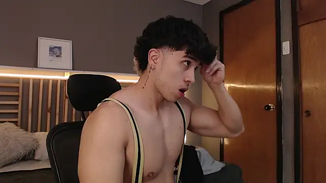 Snapshot of PaulEvens chatting on 02.05.26 PaulEvens online show from 02.05.26