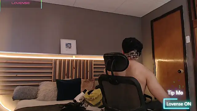 Snapshot of PaulEvens chatting on 02.11.26 PaulEvens online show from 02.11.26