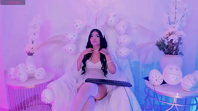 MiaLaurence online show from 04.06.26